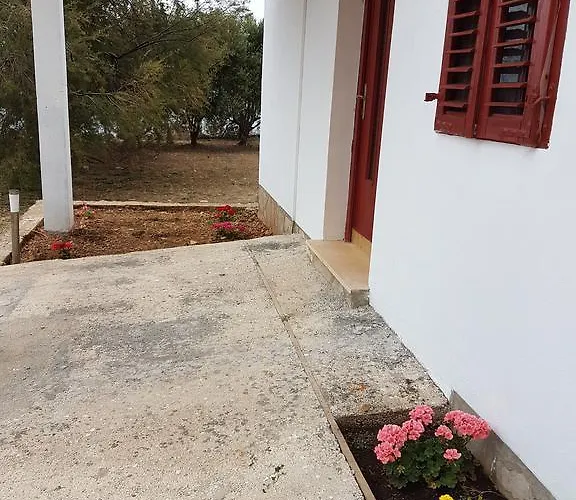 شقة Zmaj زافالا